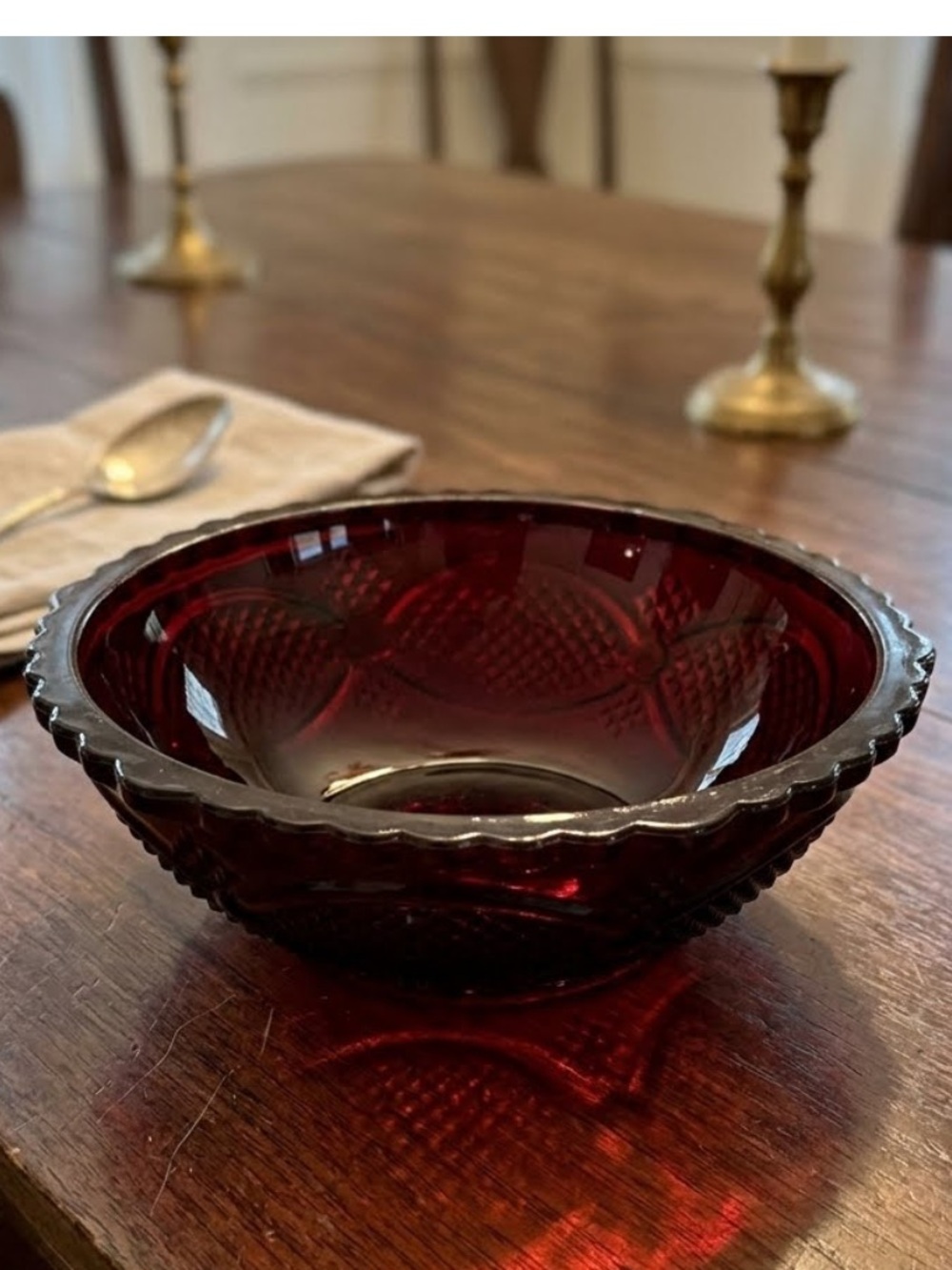 Avon 1876 Cape Cod Collection ruby red 8” Serving Bowl
Glass
Like new